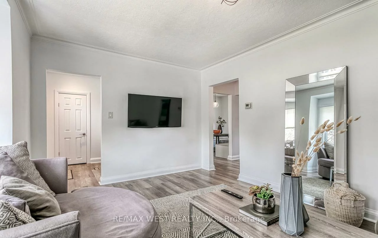 3, Greenacres, Beechborough-Greenbrook, Toronto