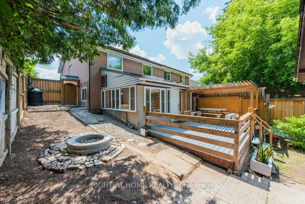115, St Lucie, Humbermede, Toronto