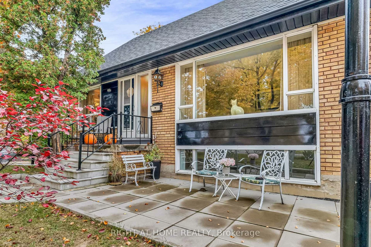 1, Ridge Point, Brookhaven-Amesbury, Toronto