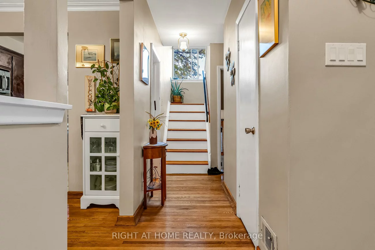 1, Ridge Point, Brookhaven-Amesbury, Toronto