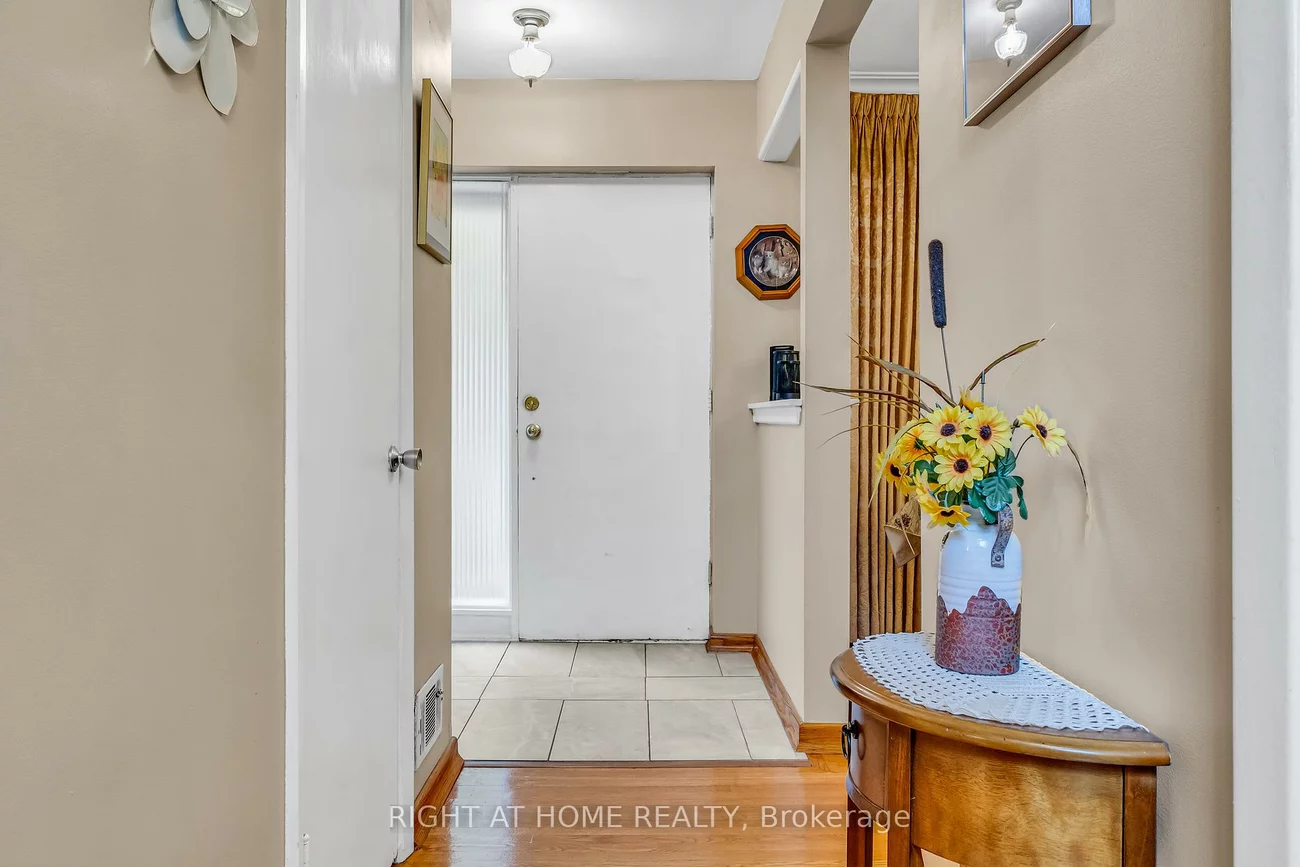 1, Ridge Point, Brookhaven-Amesbury, Toronto