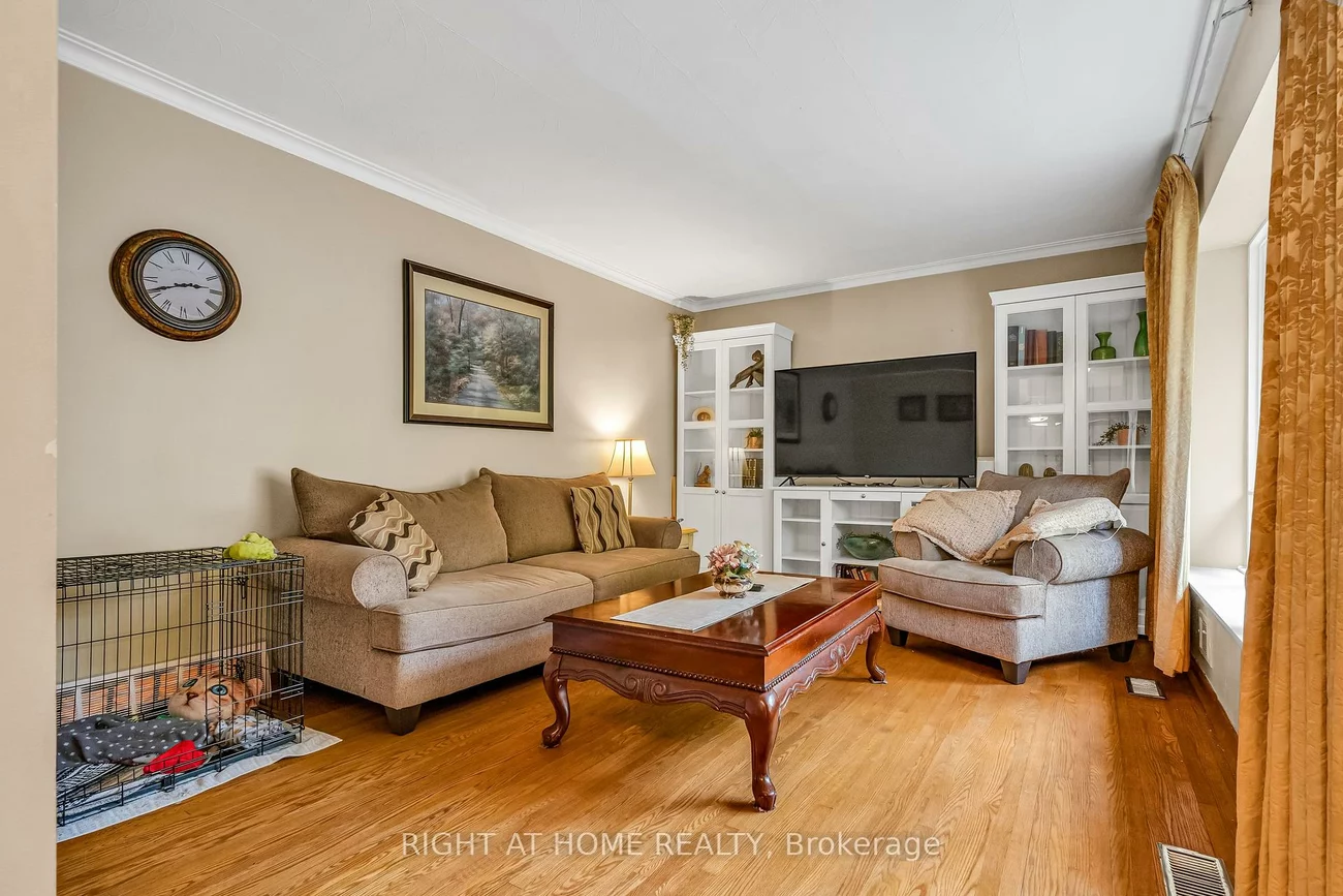 1, Ridge Point, Brookhaven-Amesbury, Toronto