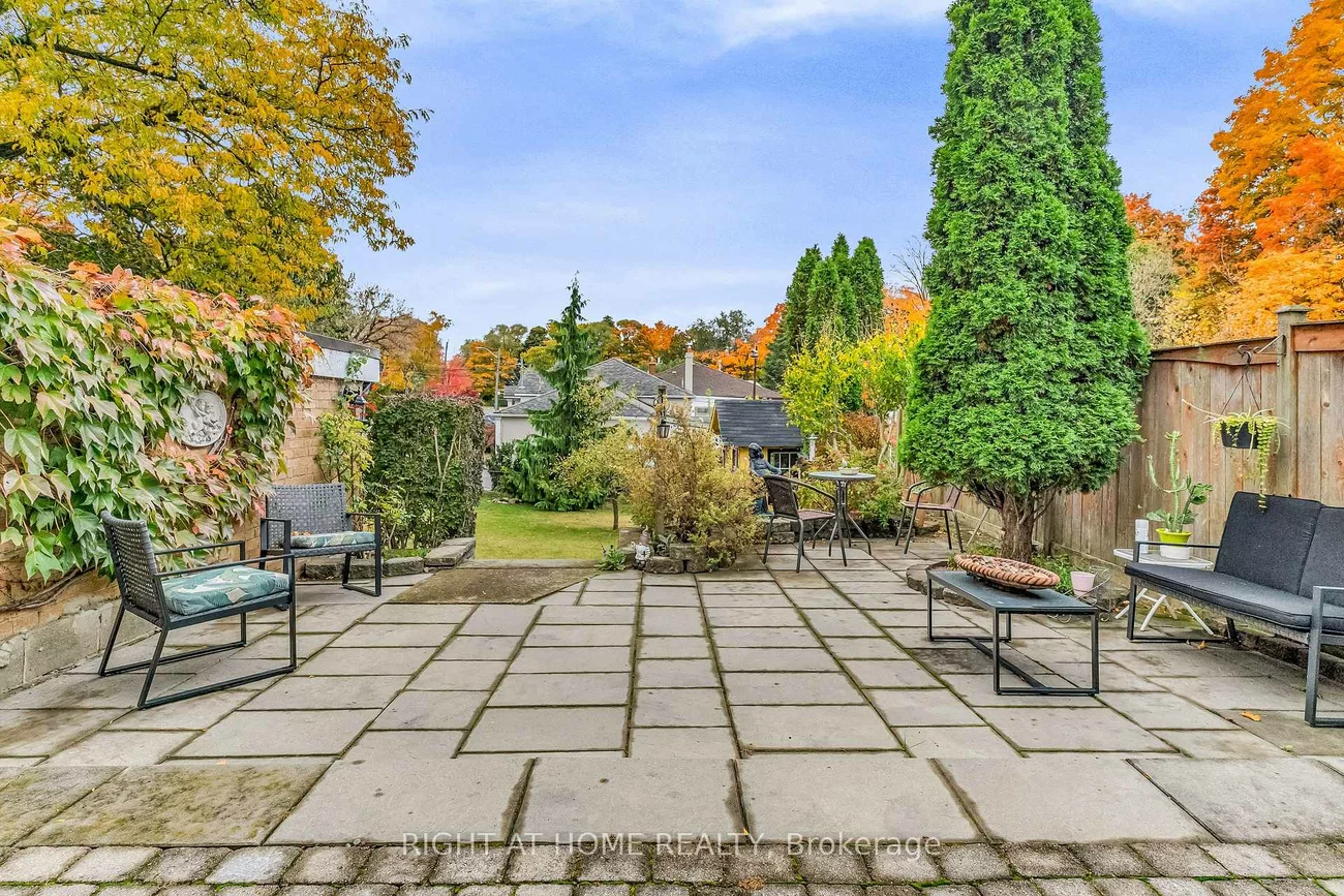 1, Ridge Point, Brookhaven-Amesbury, Toronto