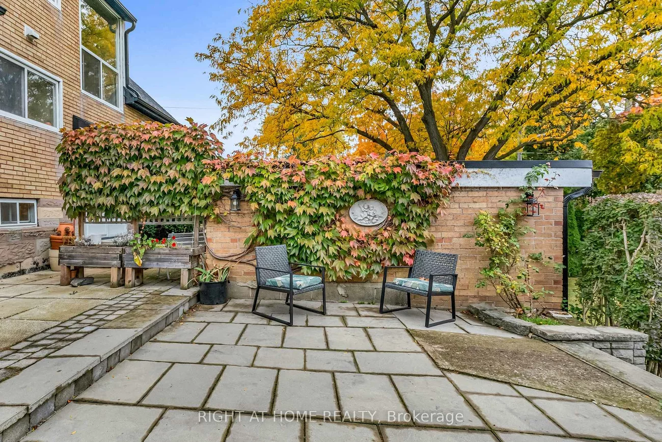 1, Ridge Point, Brookhaven-Amesbury, Toronto