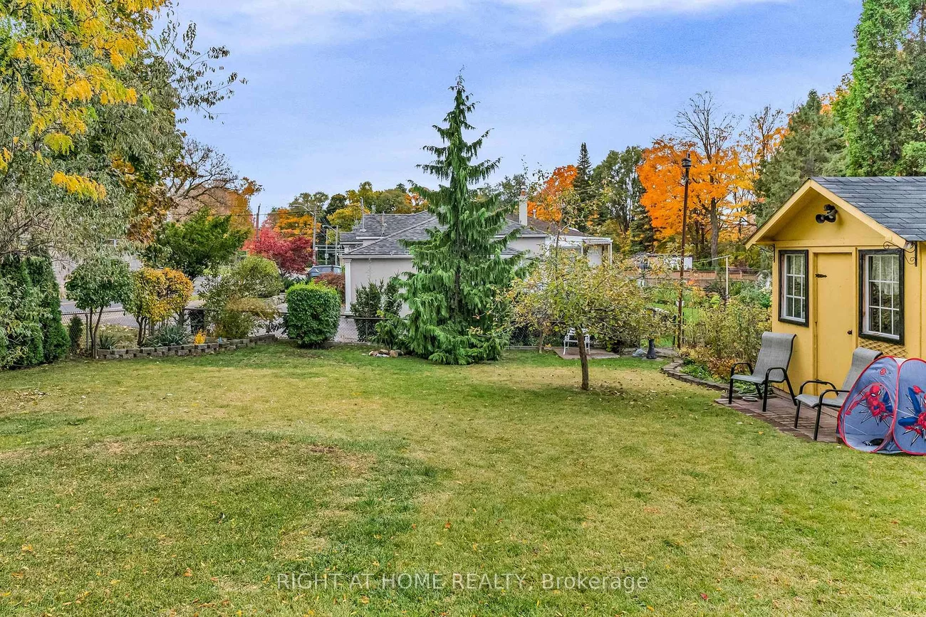 1, Ridge Point, Brookhaven-Amesbury, Toronto