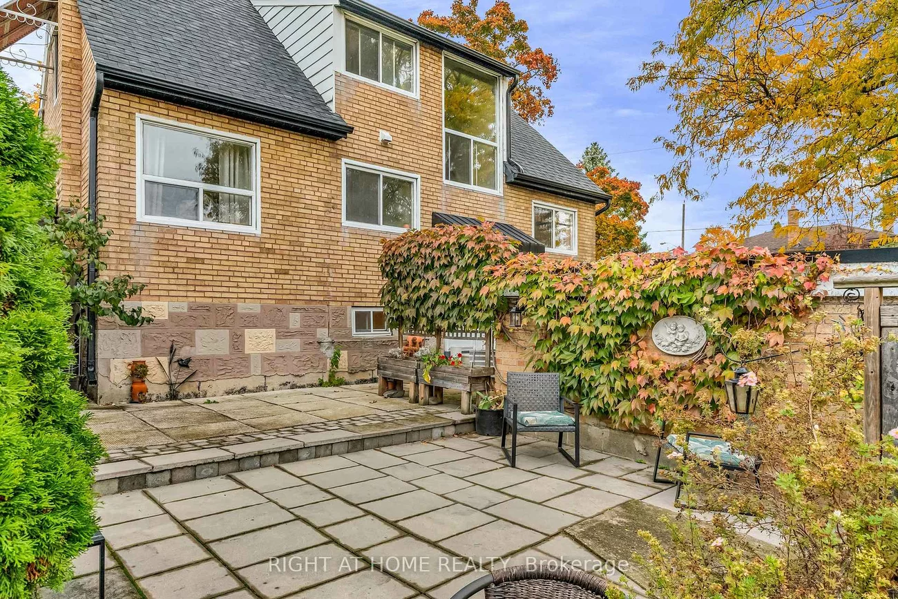 1, Ridge Point, Brookhaven-Amesbury, Toronto