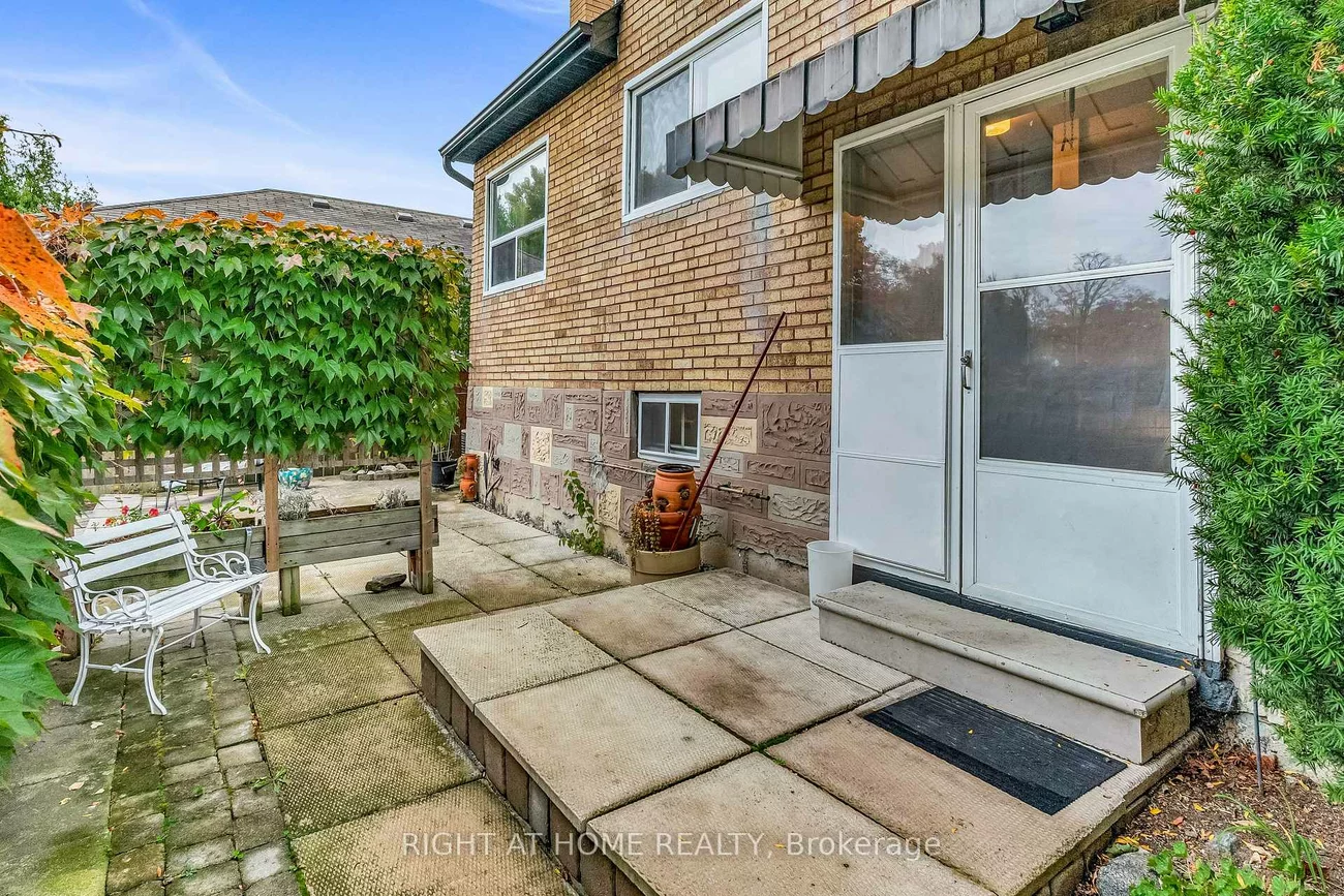 1, Ridge Point, Brookhaven-Amesbury, Toronto