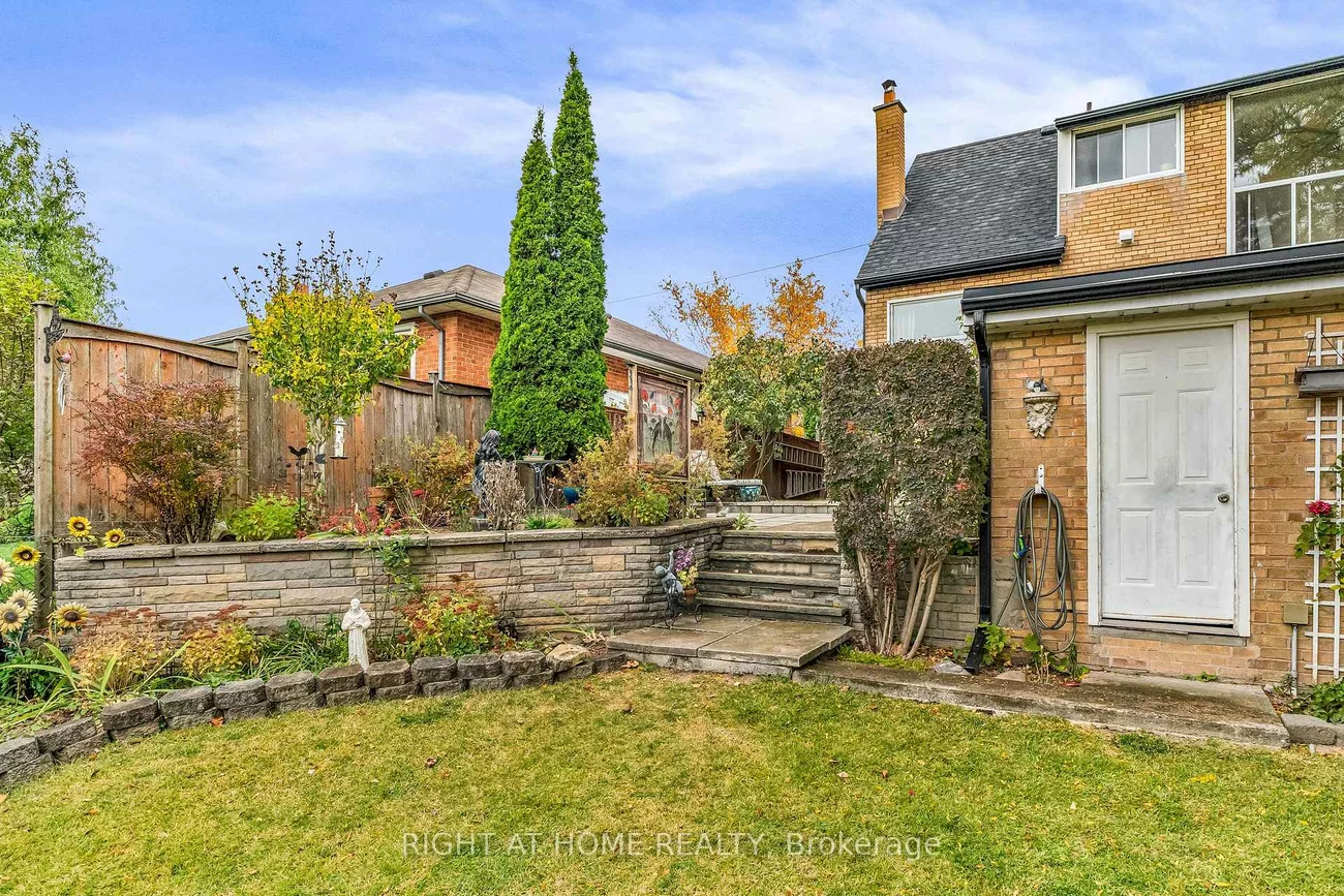1, Ridge Point, Brookhaven-Amesbury, Toronto