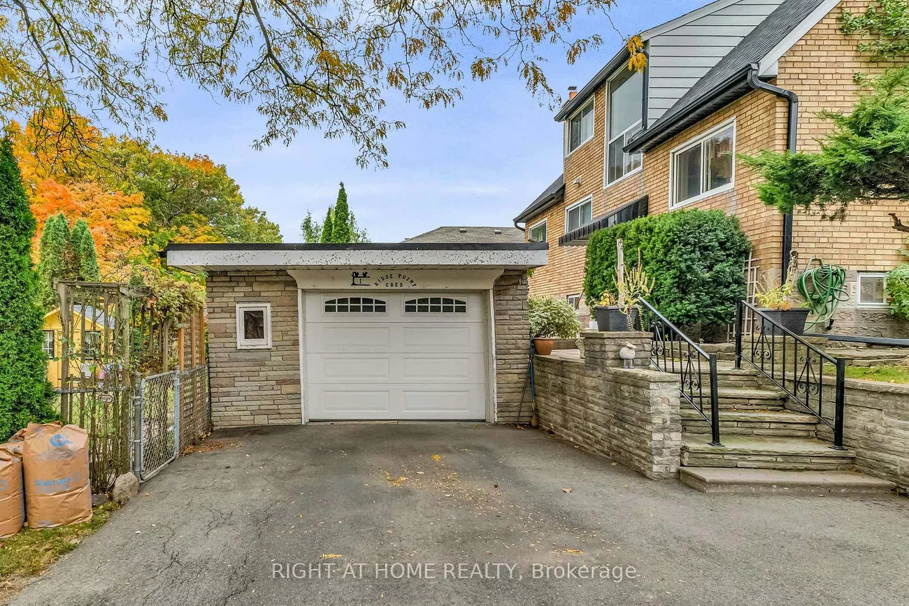 1, Ridge Point, Brookhaven-Amesbury, Toronto