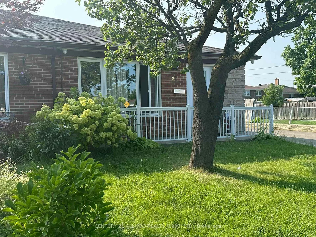 84, Goldsboro, Humber Summit, Toronto
