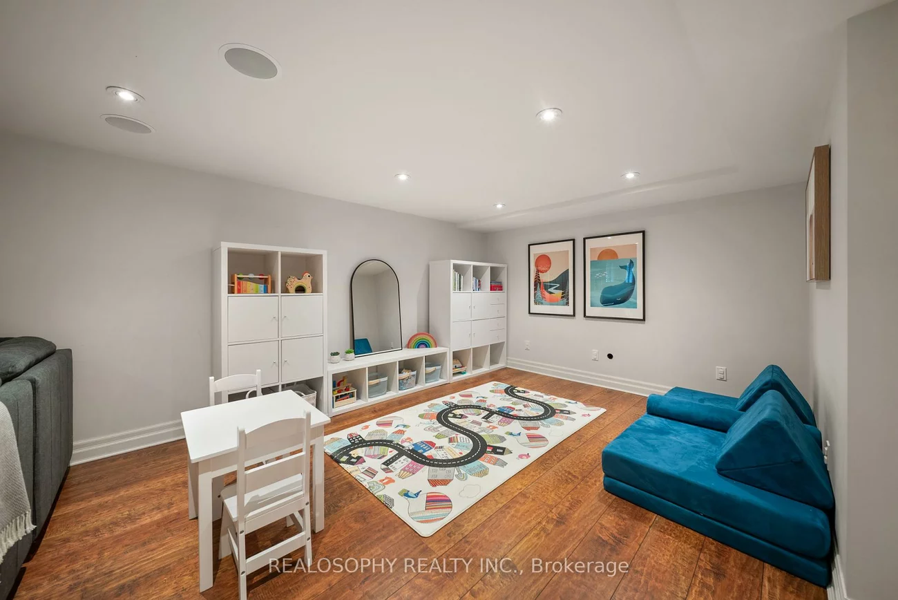 9, Edgemore, Stonegate-Queensway, Toronto
