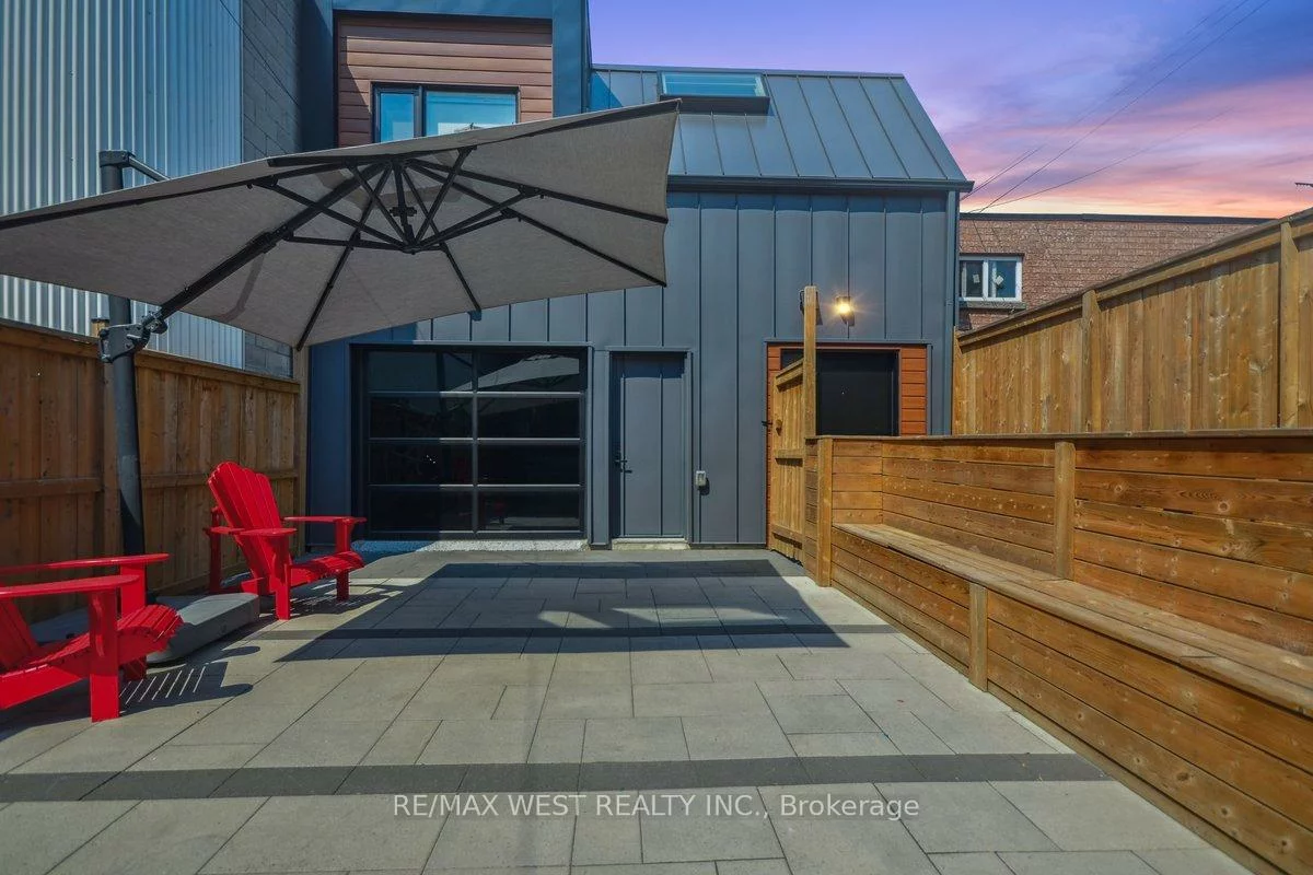 30, Salem, Dovercourt-Wallace Emerson-Junction, Toronto