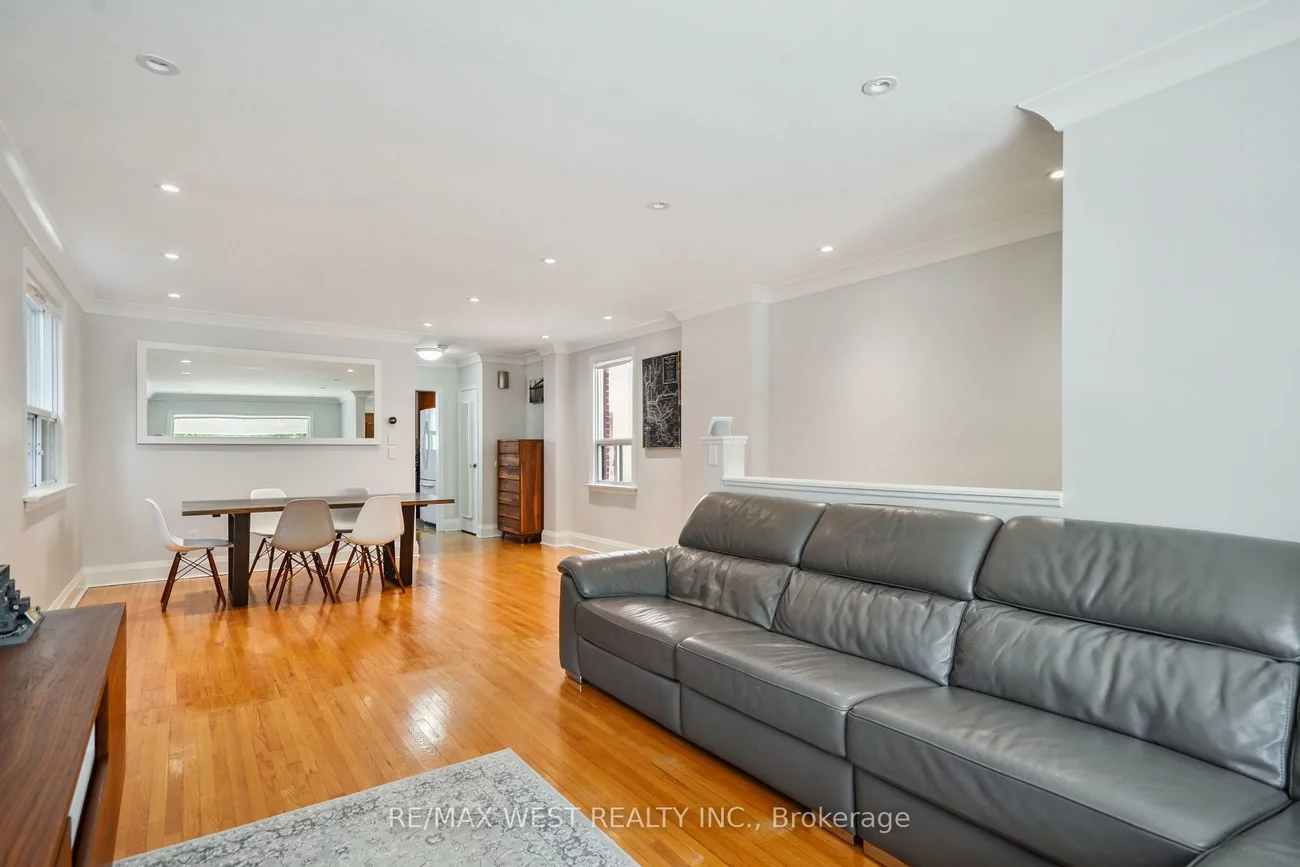 30, Salem, Dovercourt-Wallace Emerson-Junction, Toronto