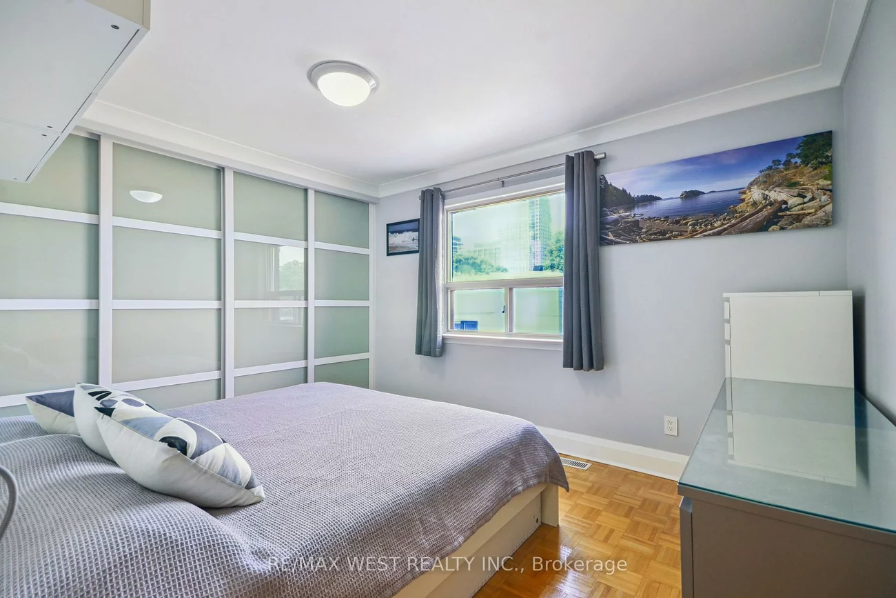 30, Salem, Dovercourt-Wallace Emerson-Junction, Toronto