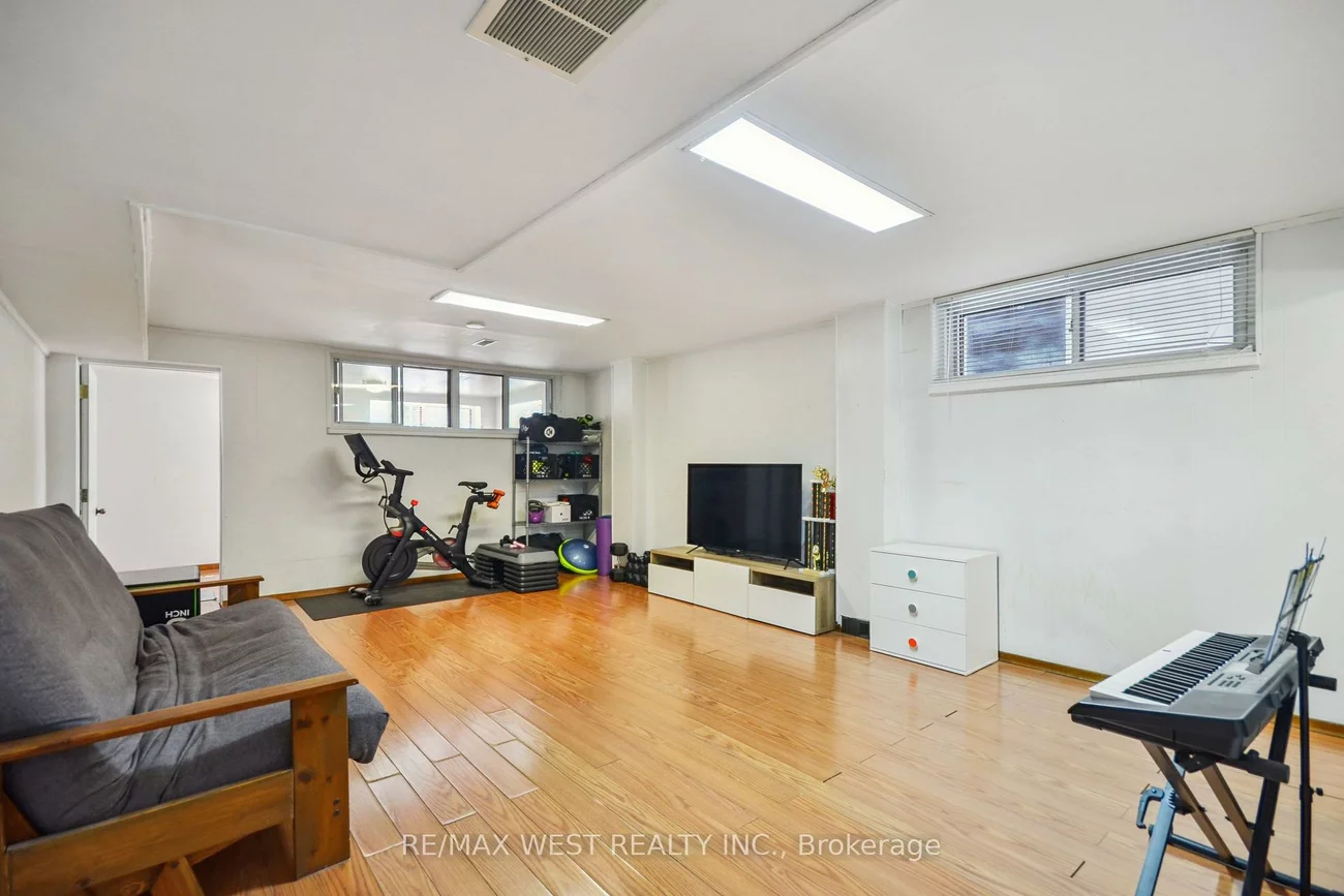 30, Salem, Dovercourt-Wallace Emerson-Junction, Toronto
