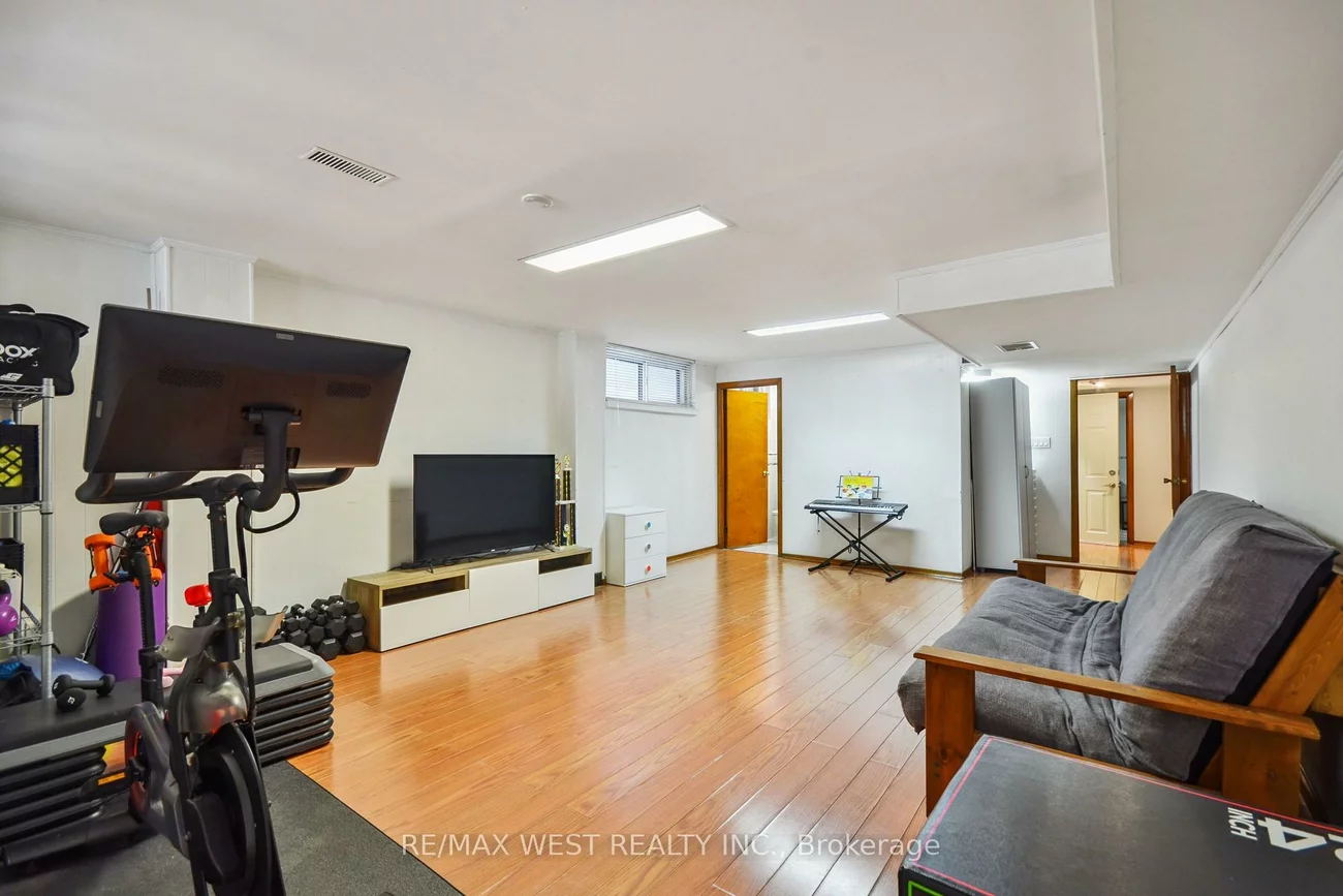 30, Salem, Dovercourt-Wallace Emerson-Junction, Toronto