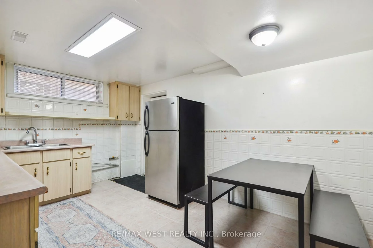 30, Salem, Dovercourt-Wallace Emerson-Junction, Toronto