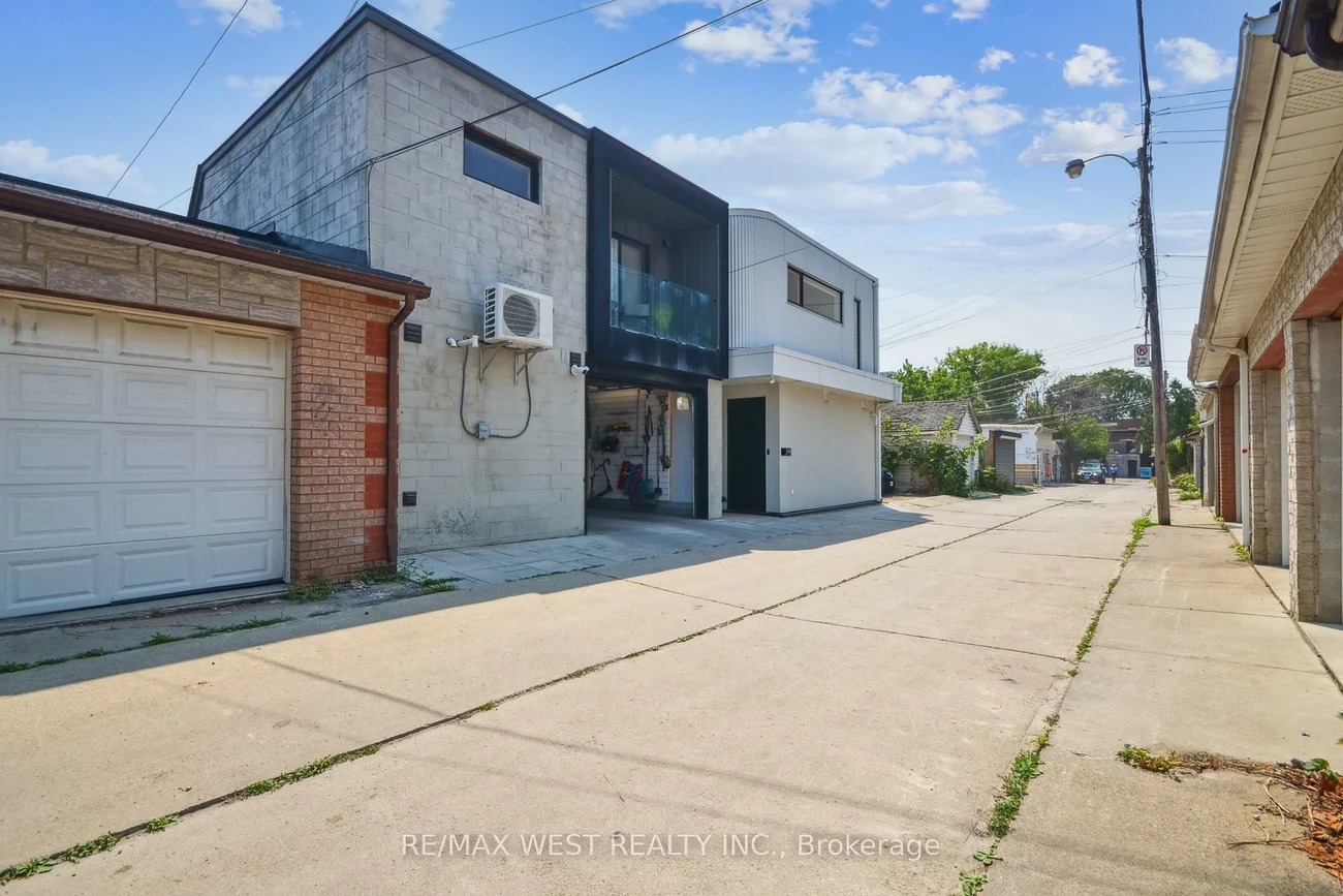 30, Salem, Dovercourt-Wallace Emerson-Junction, Toronto