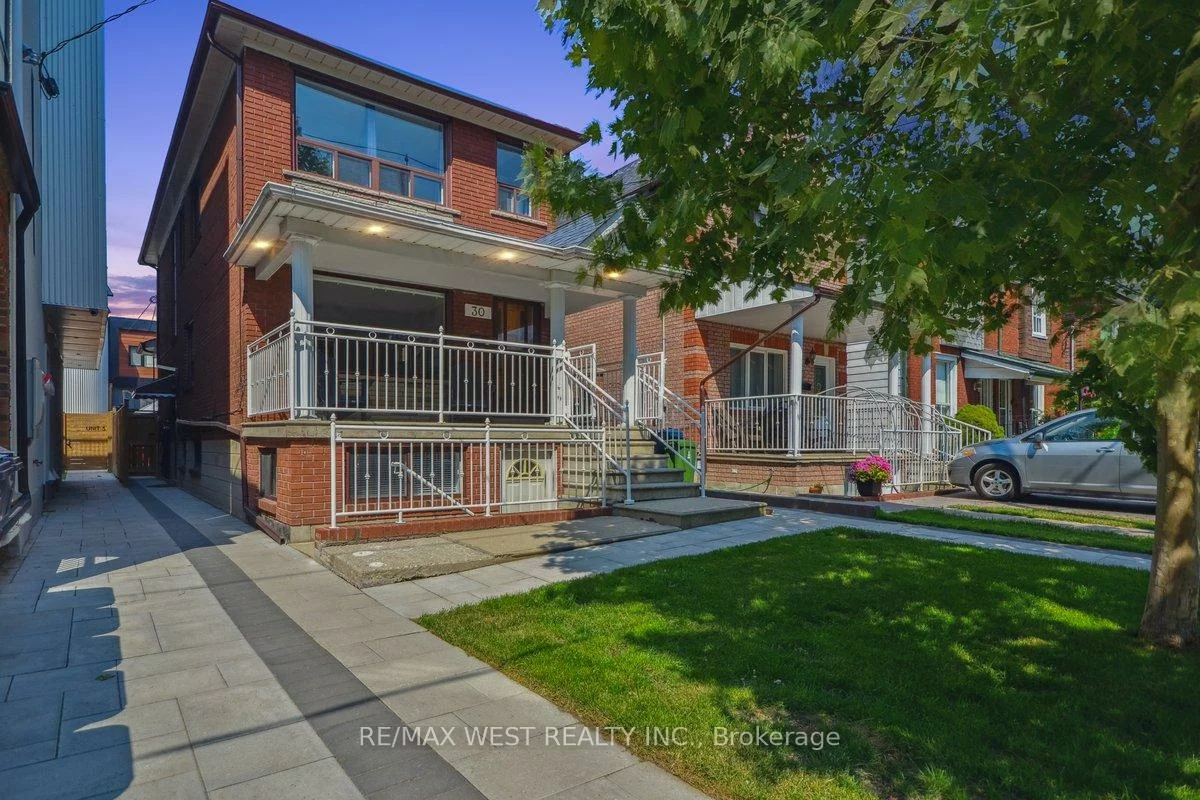 30, Salem, Dovercourt-Wallace Emerson-Junction, Toronto