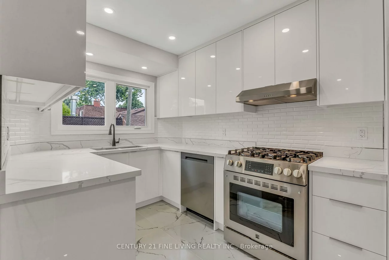 46, Rossburn, Etobicoke West Mall, Toronto