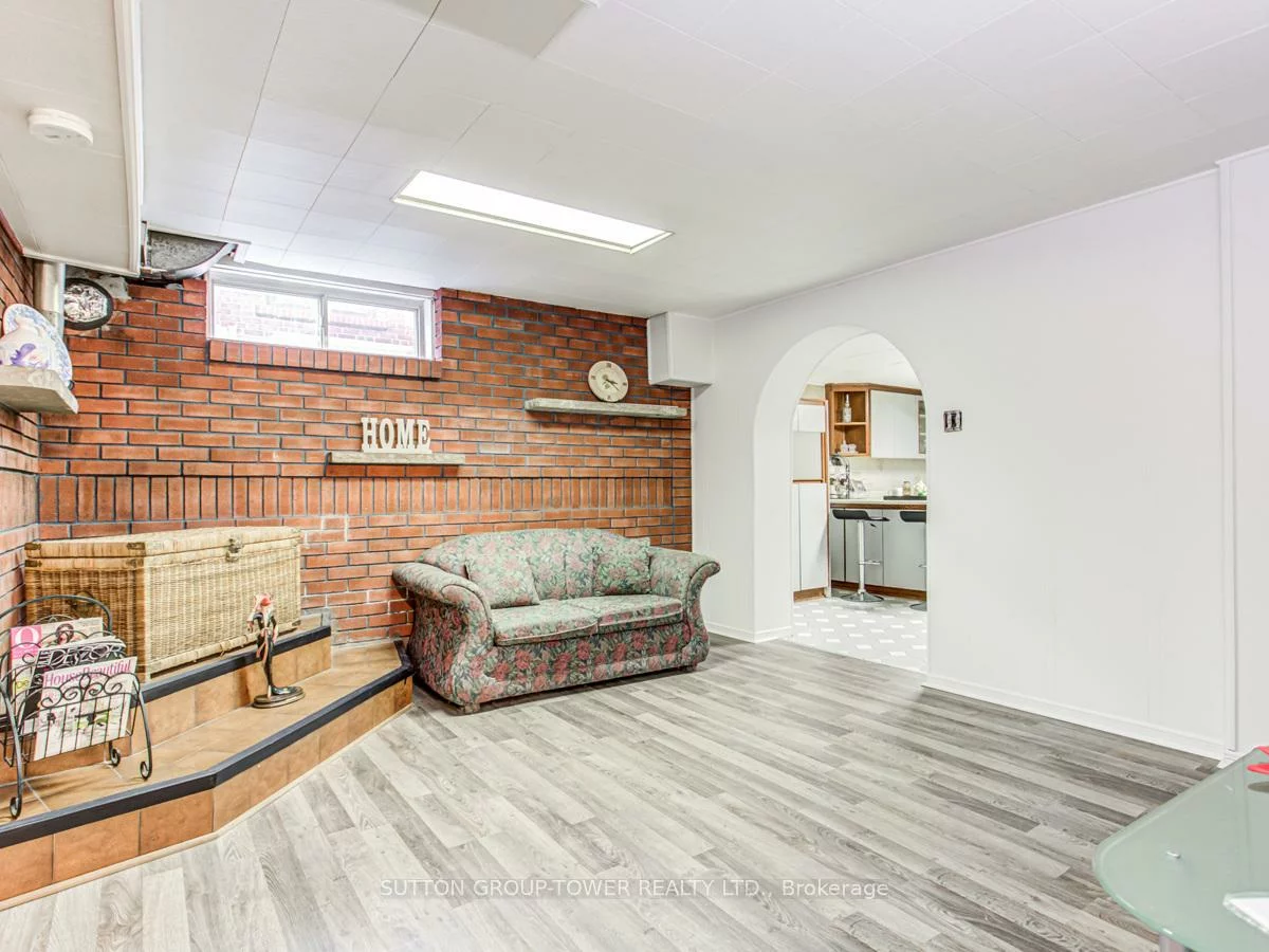 155, Tavistock, Downsview-Roding-CFB, Toronto