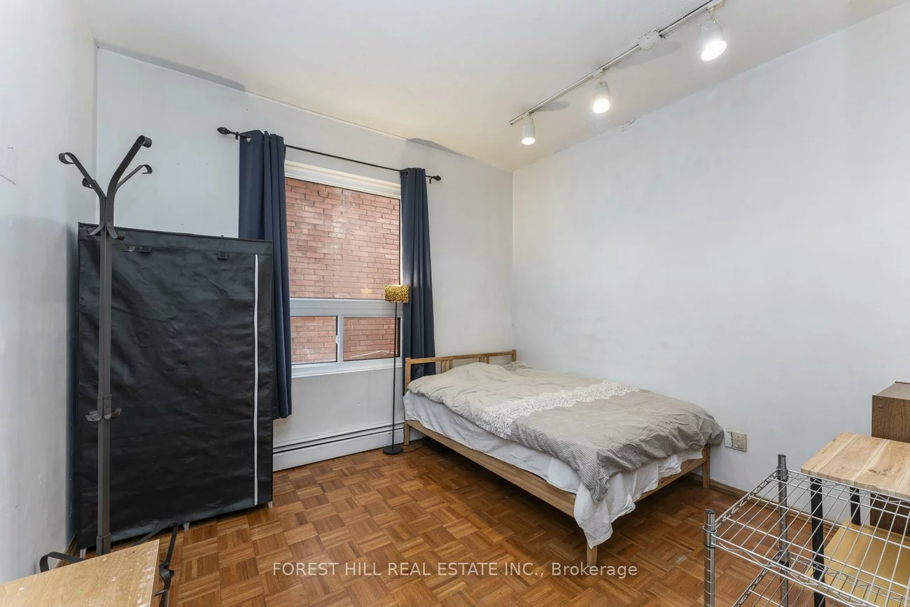 1046, Dovercourt, Dovercourt-Wallace Emerson-Junction, Toronto