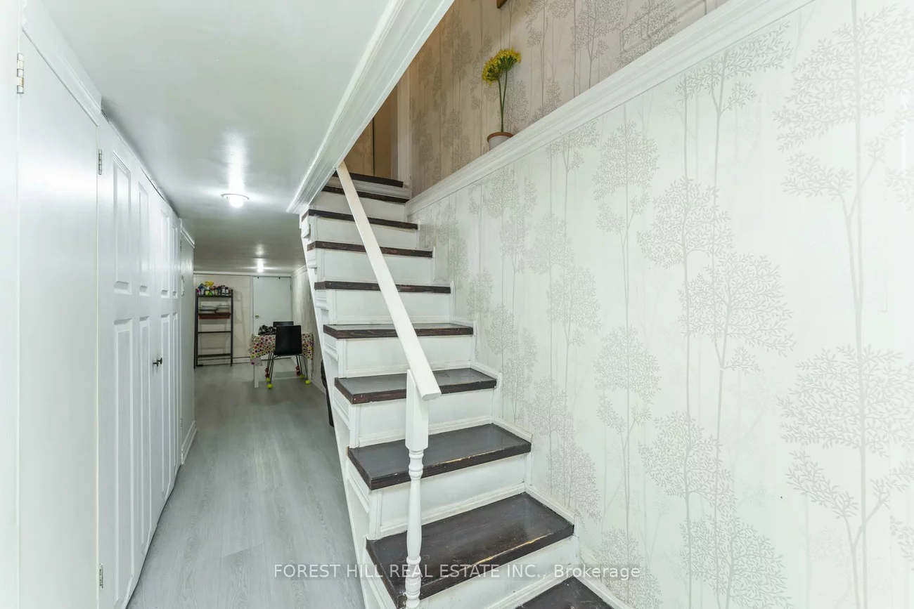 1046, Dovercourt, Dovercourt-Wallace Emerson-Junction, Toronto