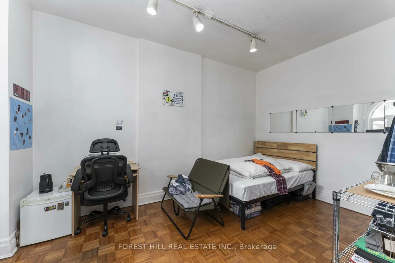1046, Dovercourt, Dovercourt-Wallace Emerson-Junction, Toronto