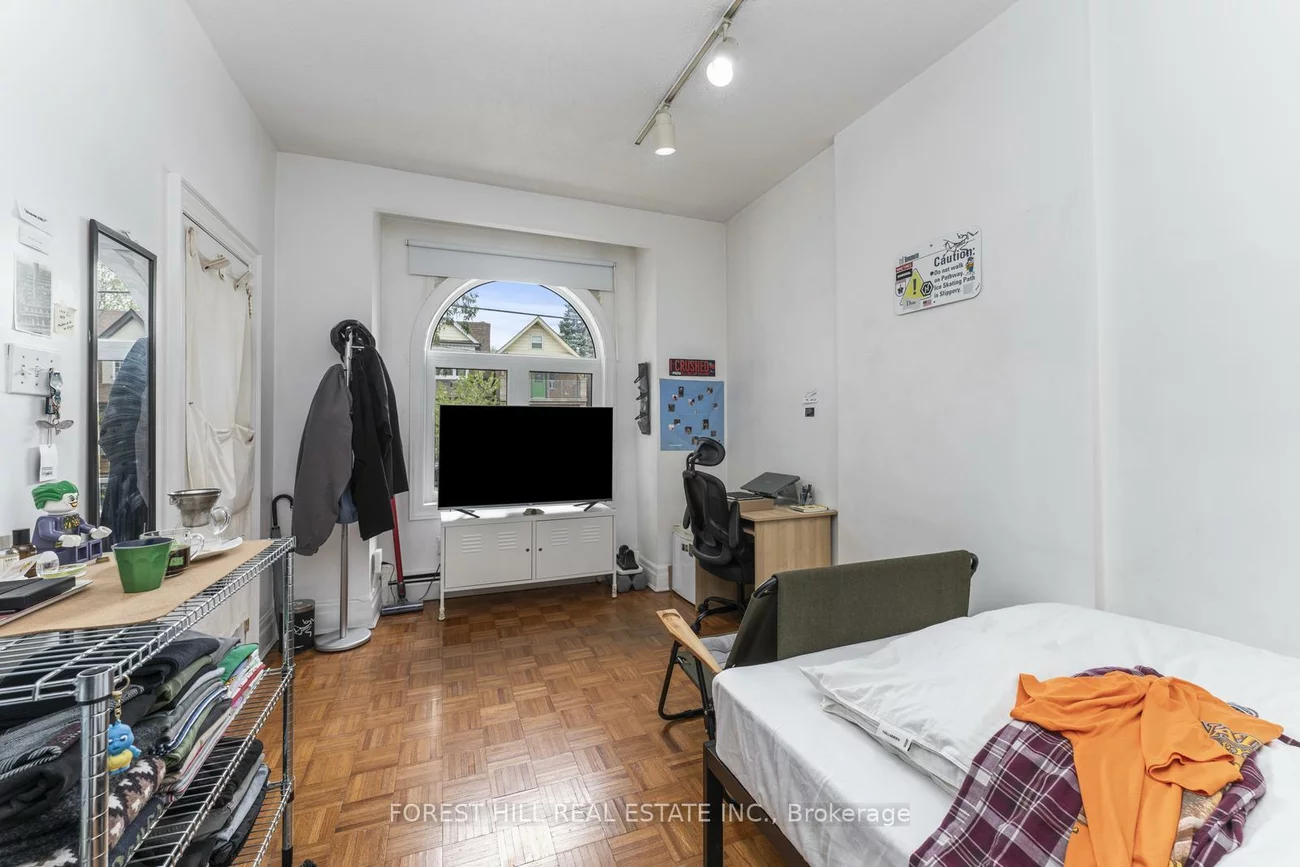 1046, Dovercourt, Dovercourt-Wallace Emerson-Junction, Toronto