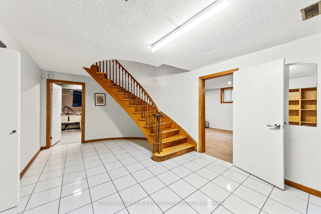 12, Haliburton, Islington-City Centre West, Toronto