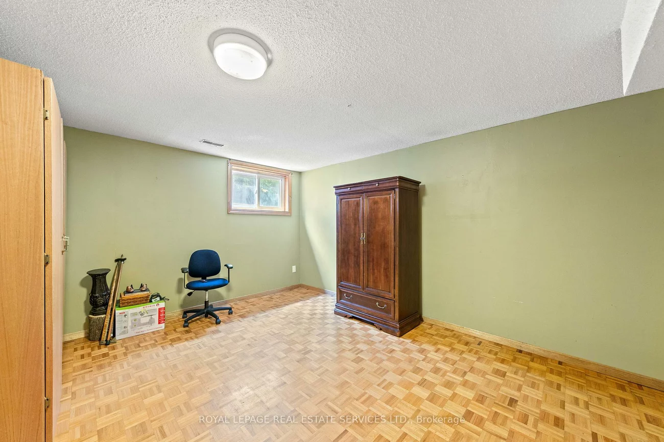 12, Haliburton, Islington-City Centre West, Toronto