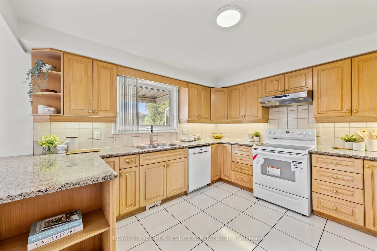 12, Haliburton, Islington-City Centre West, Toronto