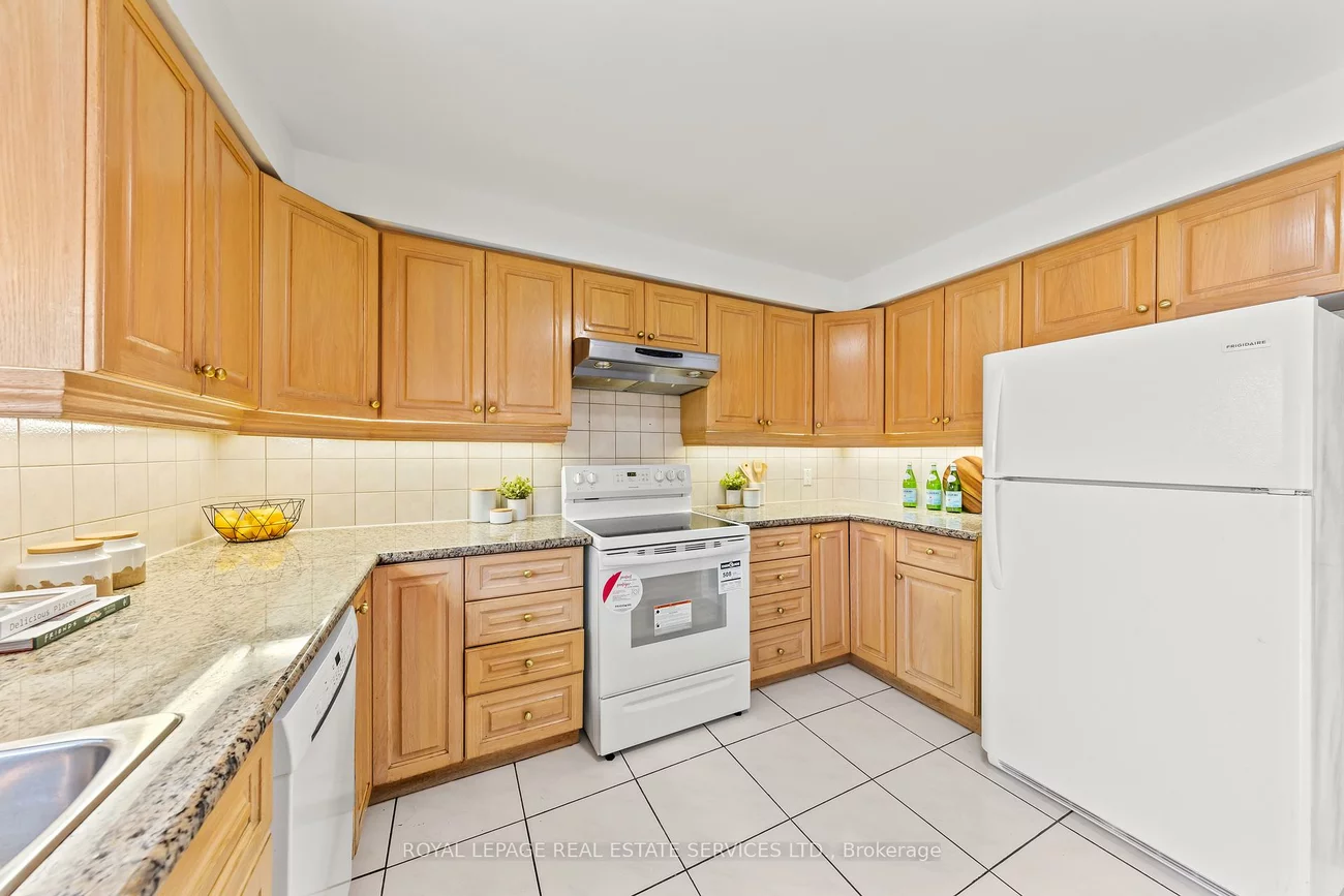 12, Haliburton, Islington-City Centre West, Toronto