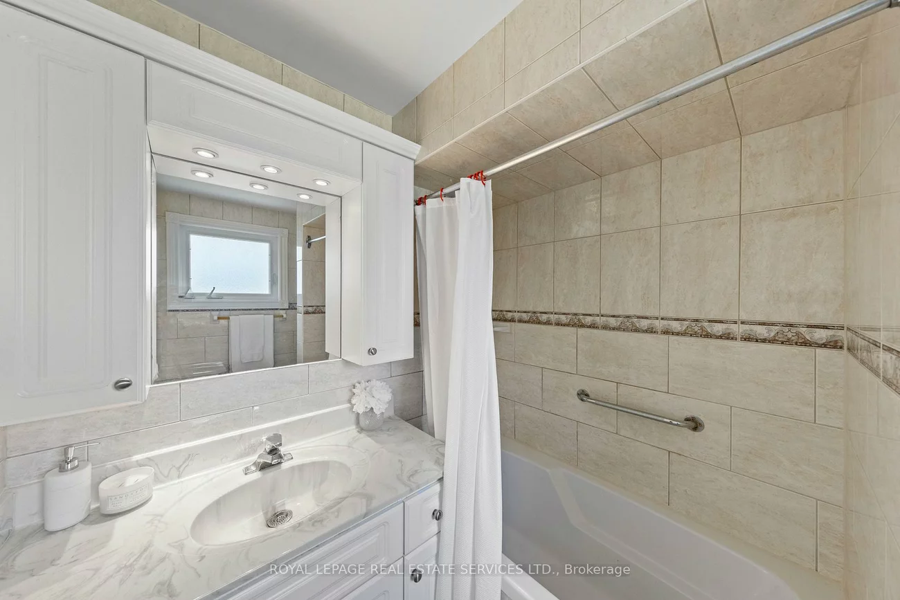 12, Haliburton, Islington-City Centre West, Toronto