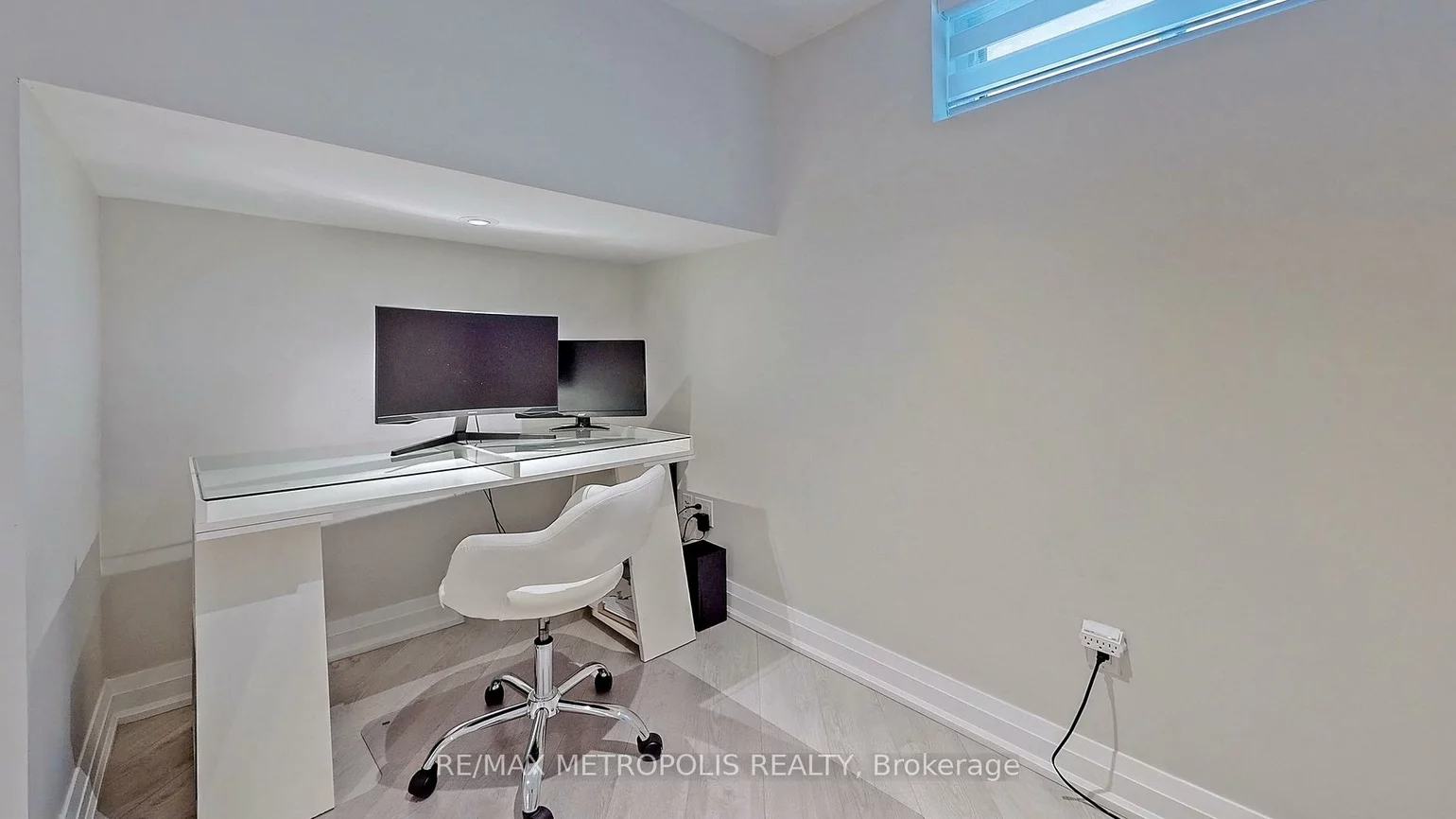 20, Knox, Humber Summit, Toronto