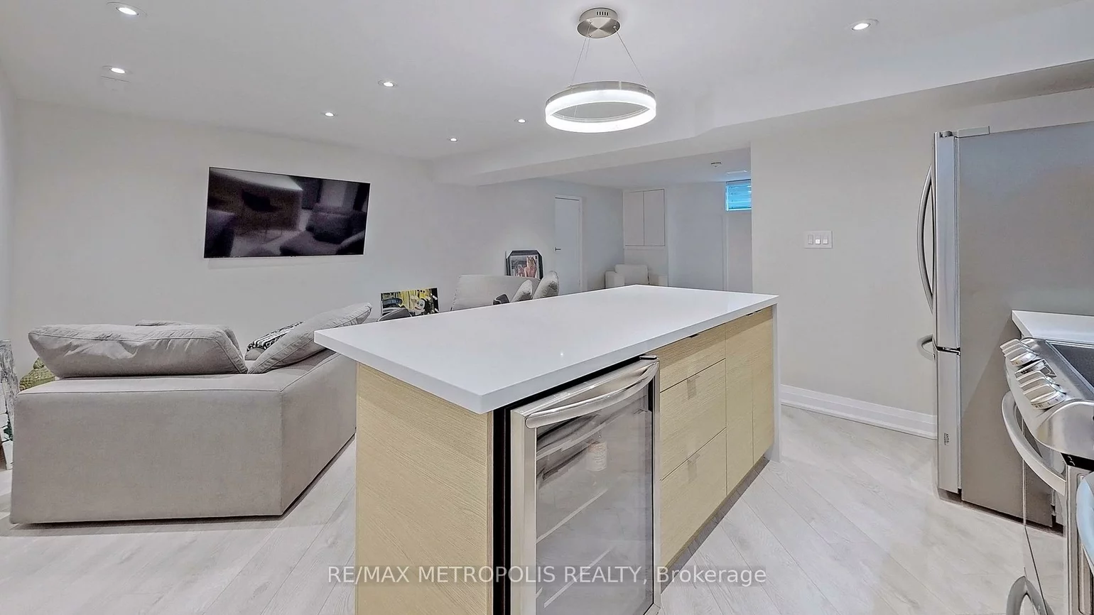 20, Knox, Humber Summit, Toronto