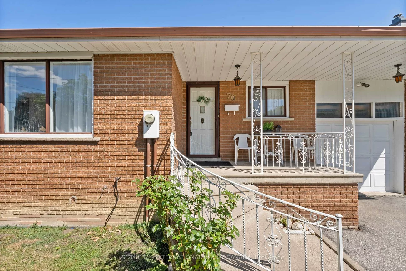 76, Lawnside, Rustic, Toronto