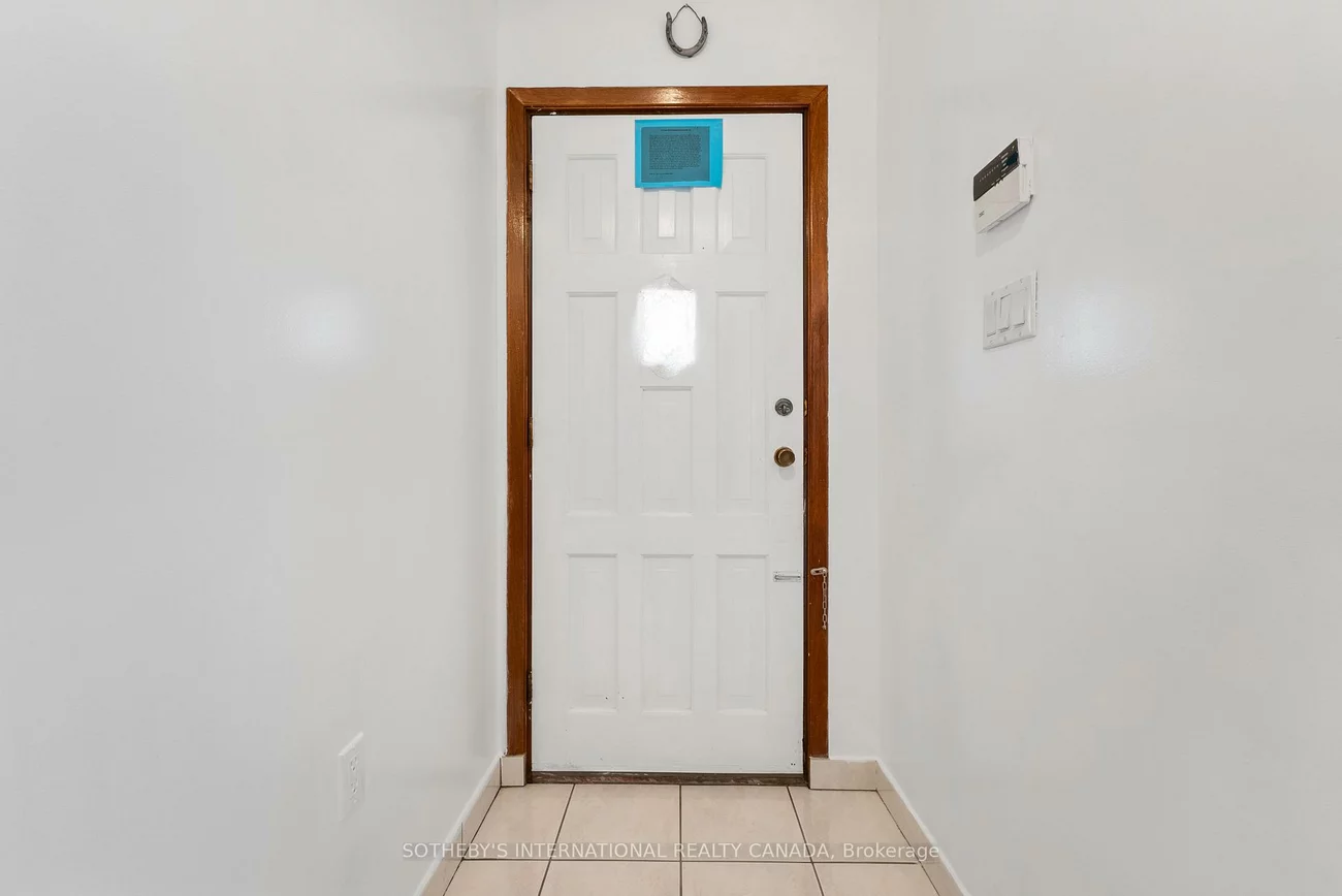 76, Lawnside, Rustic, Toronto