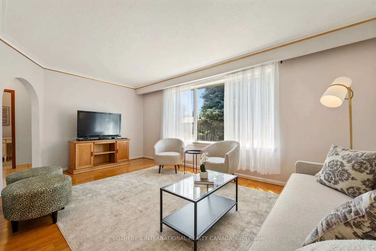 76, Lawnside, Rustic, Toronto