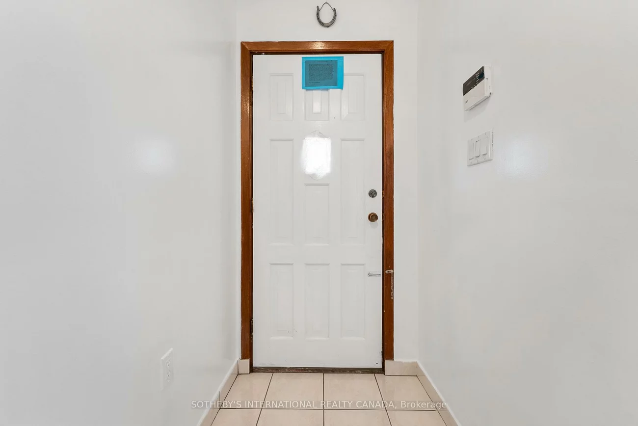 76, Lawnside, Rustic, Toronto