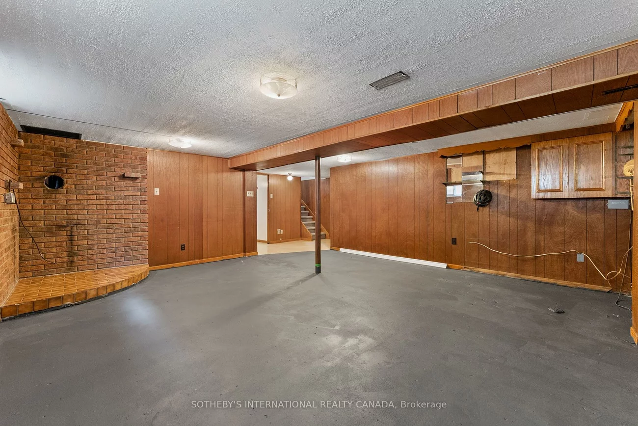 76, Lawnside, Rustic, Toronto