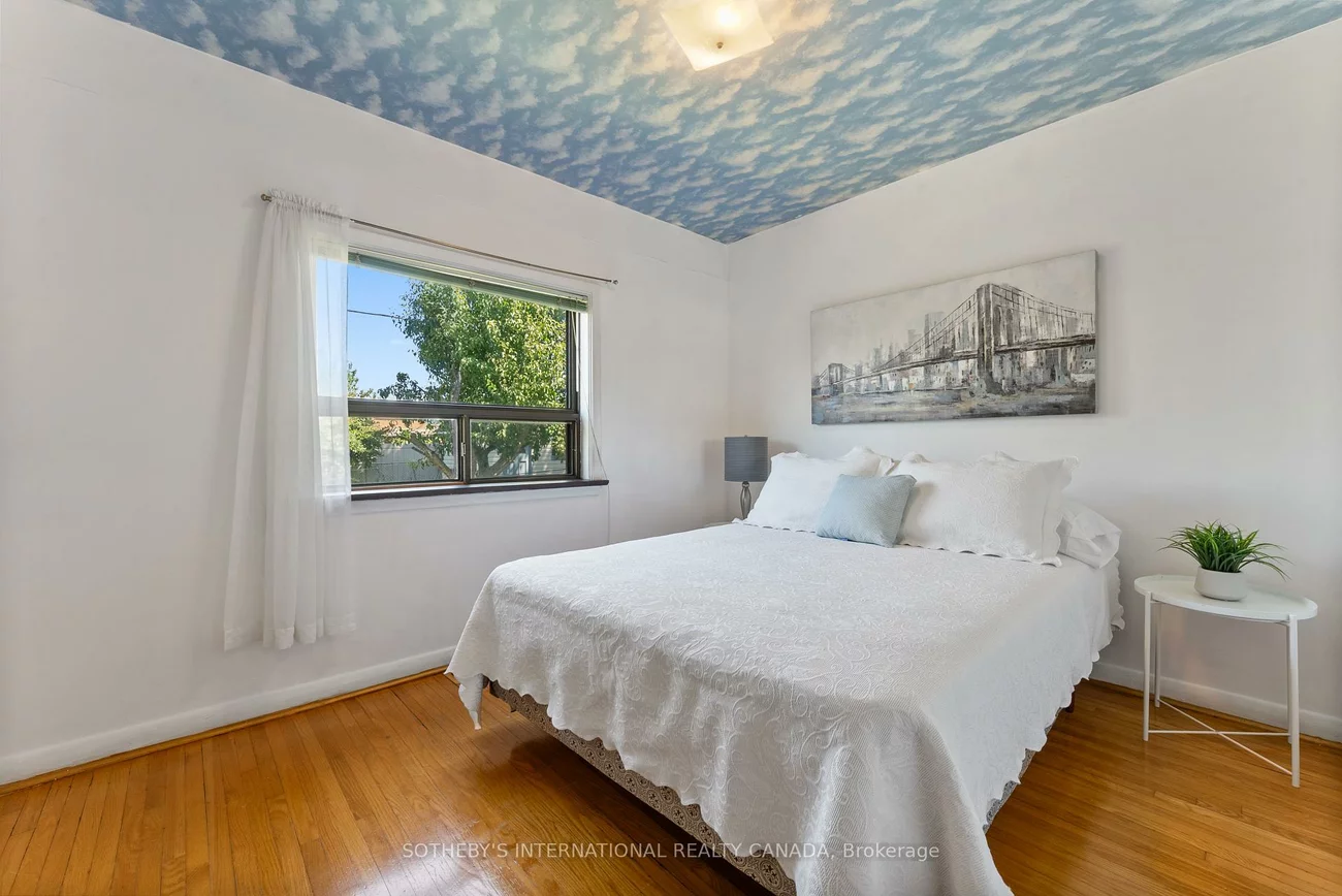 76, Lawnside, Rustic, Toronto