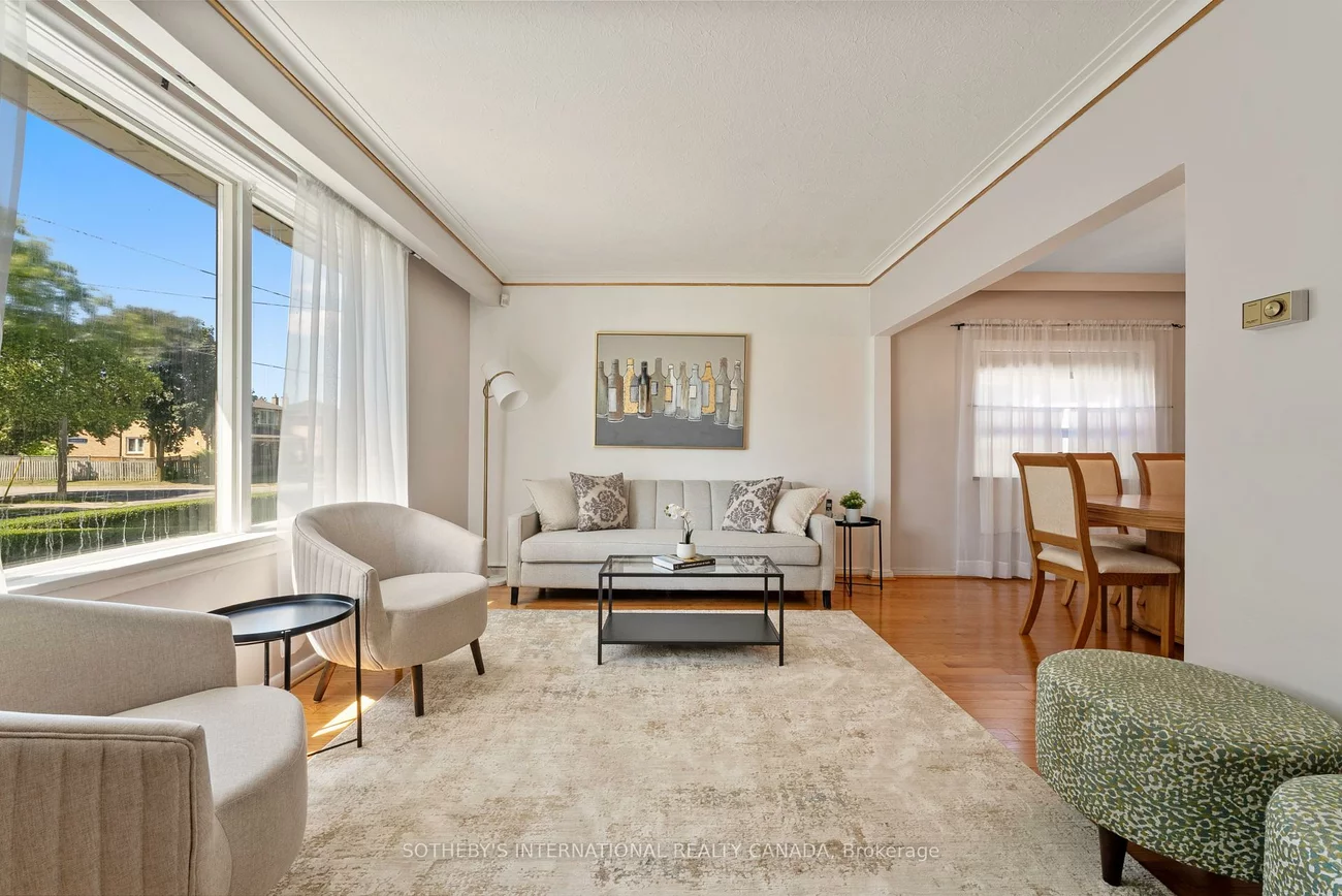 76, Lawnside, Rustic, Toronto