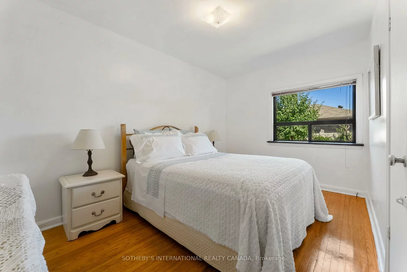 76, Lawnside, Rustic, Toronto