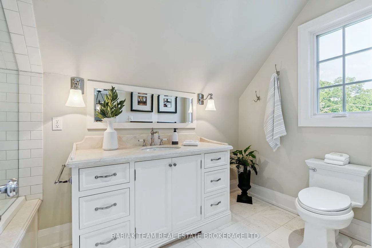 82, Humberview, Lambton Baby Point, Toronto