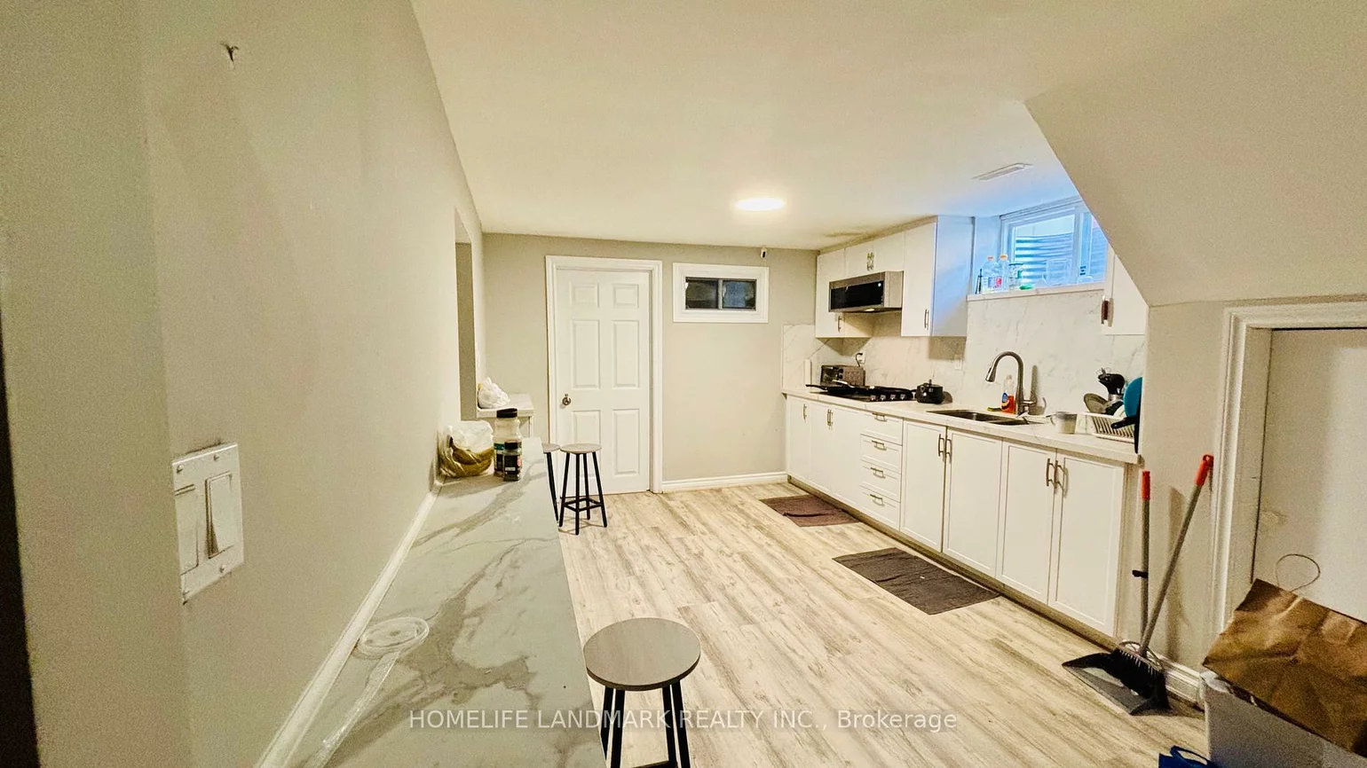204, Derrydown, York University Heights, Toronto