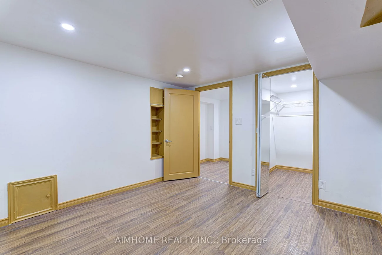97, Edgecroft, Stonegate-Queensway, Toronto