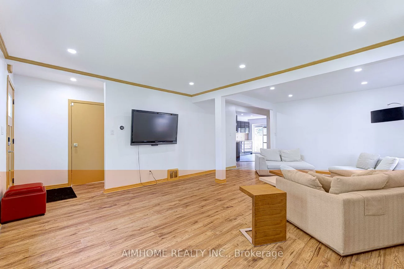 97, Edgecroft, Stonegate-Queensway, Toronto