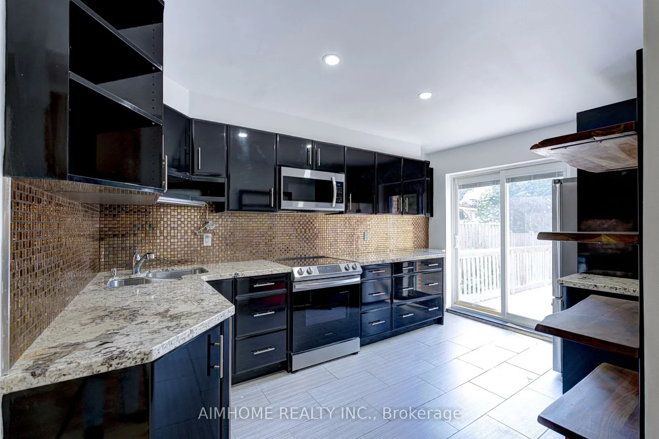 97, Edgecroft, Stonegate-Queensway, Toronto