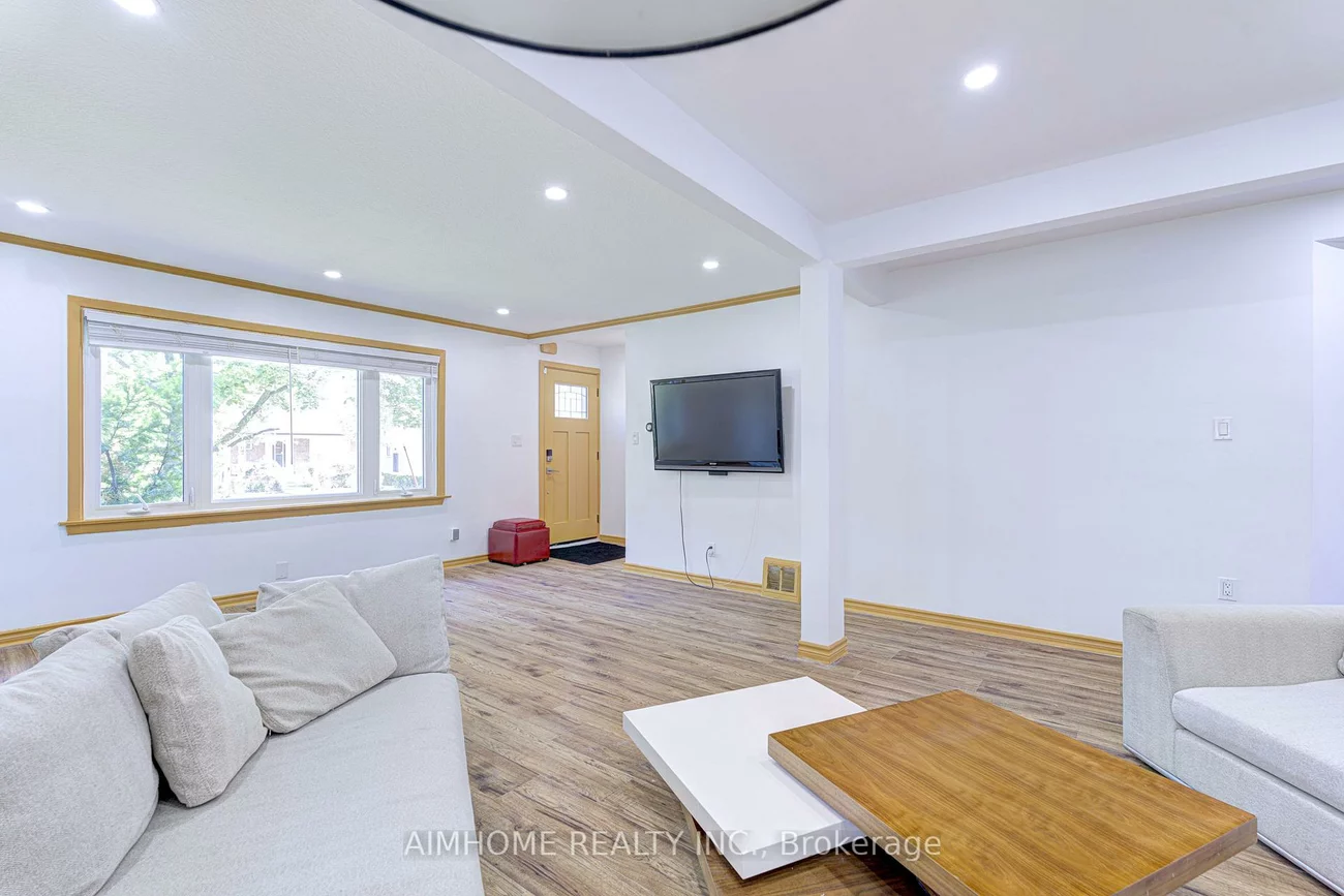 97, Edgecroft, Stonegate-Queensway, Toronto